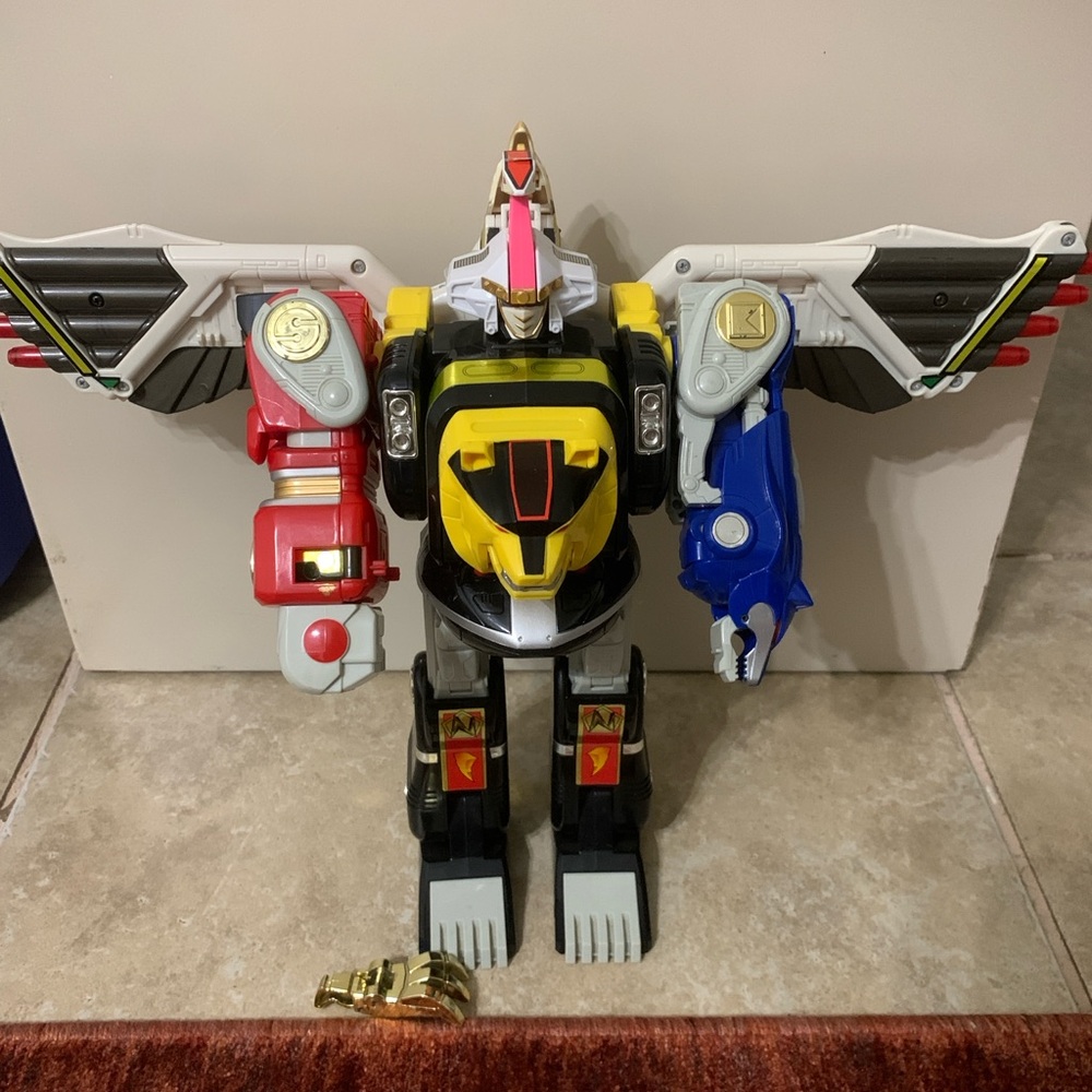 Multicolor Robot Action Figures - Picture 3 of 6